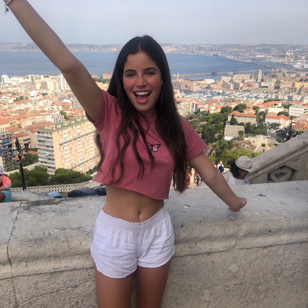 Meet your Posher, Lola